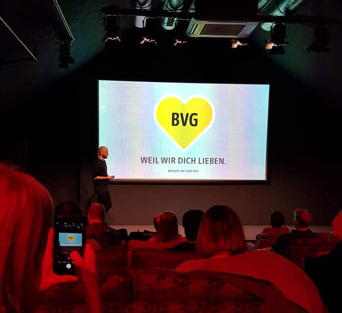 Thilo Stracke von der BVG hält die Social Media Masterclass in der Factory Berlin