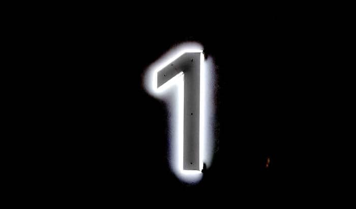 Die Zahl eins in Neon Licht
